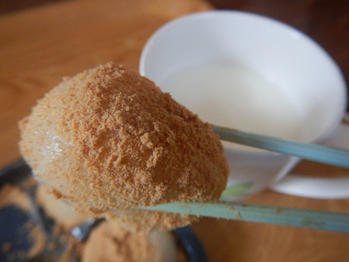 あわしま堂 黒蜜きなこ団子