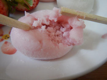 あわしま堂　大福　いちご