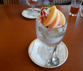 桃のデザート